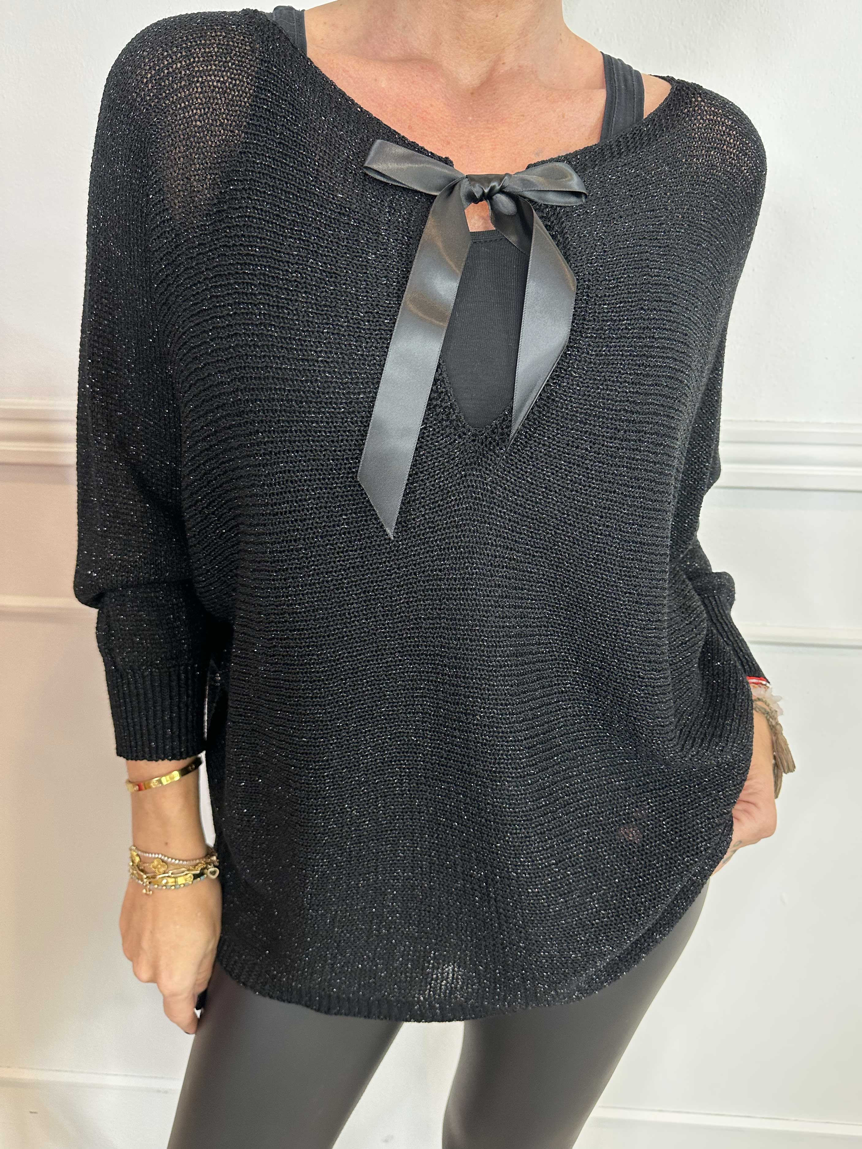 Paulina - Stickad blus med glittertrådar och rosett